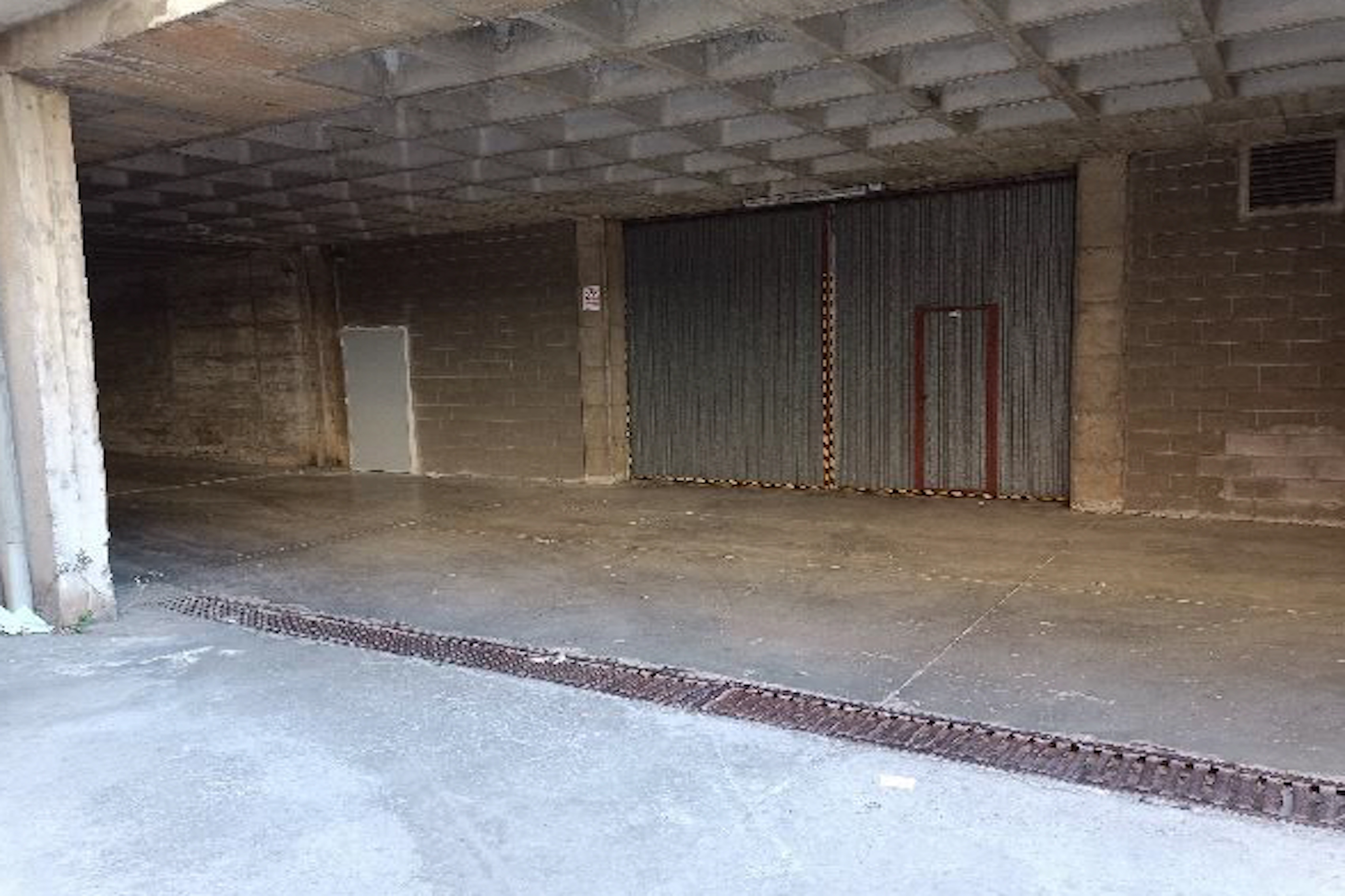 NAVE INDUSTRIAL EN MOLINS DE REI DE 1.799 m², BARCELONA - BAIX LLOB. foto 5